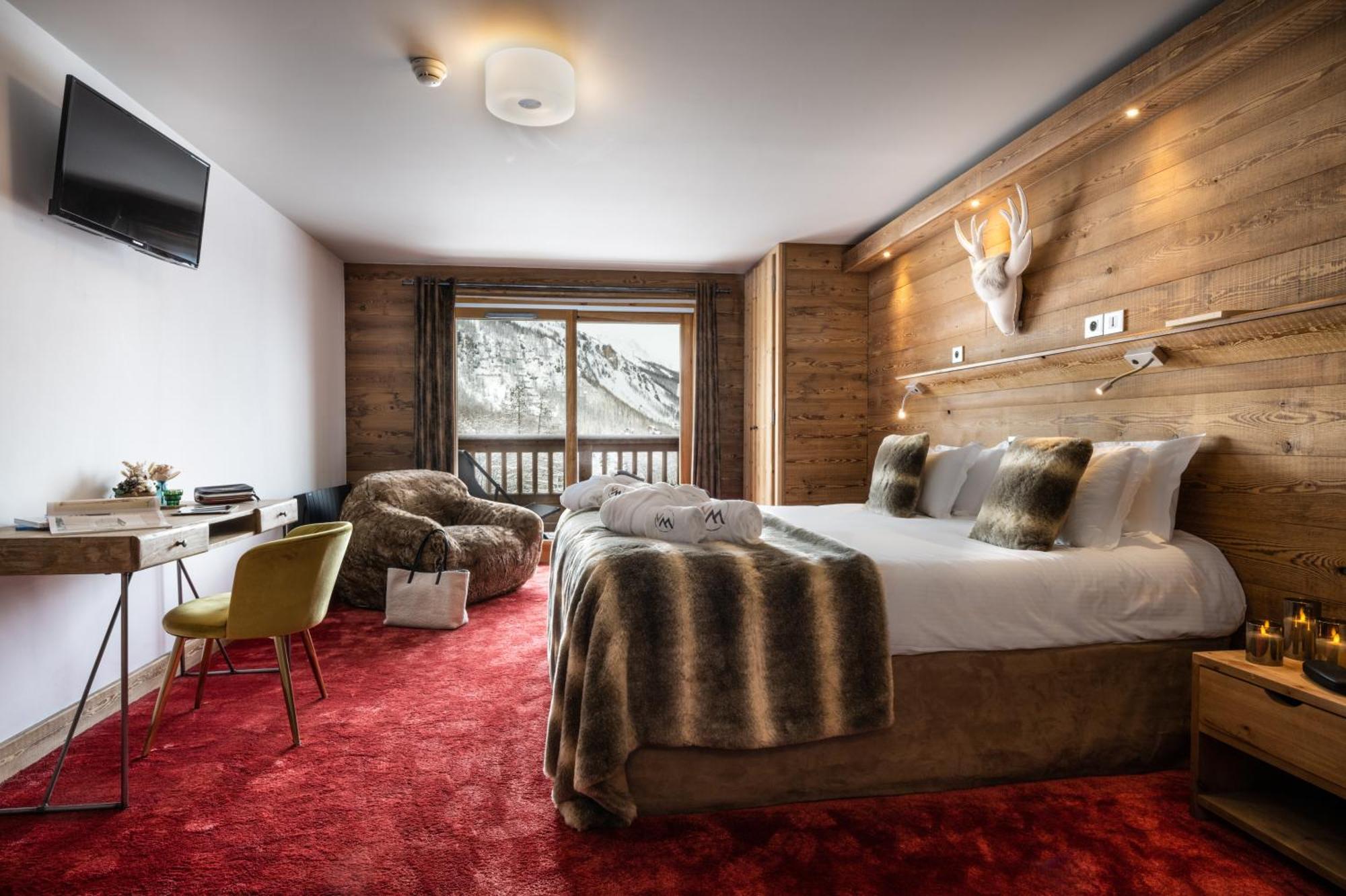 - Village Montana Hotel 3*