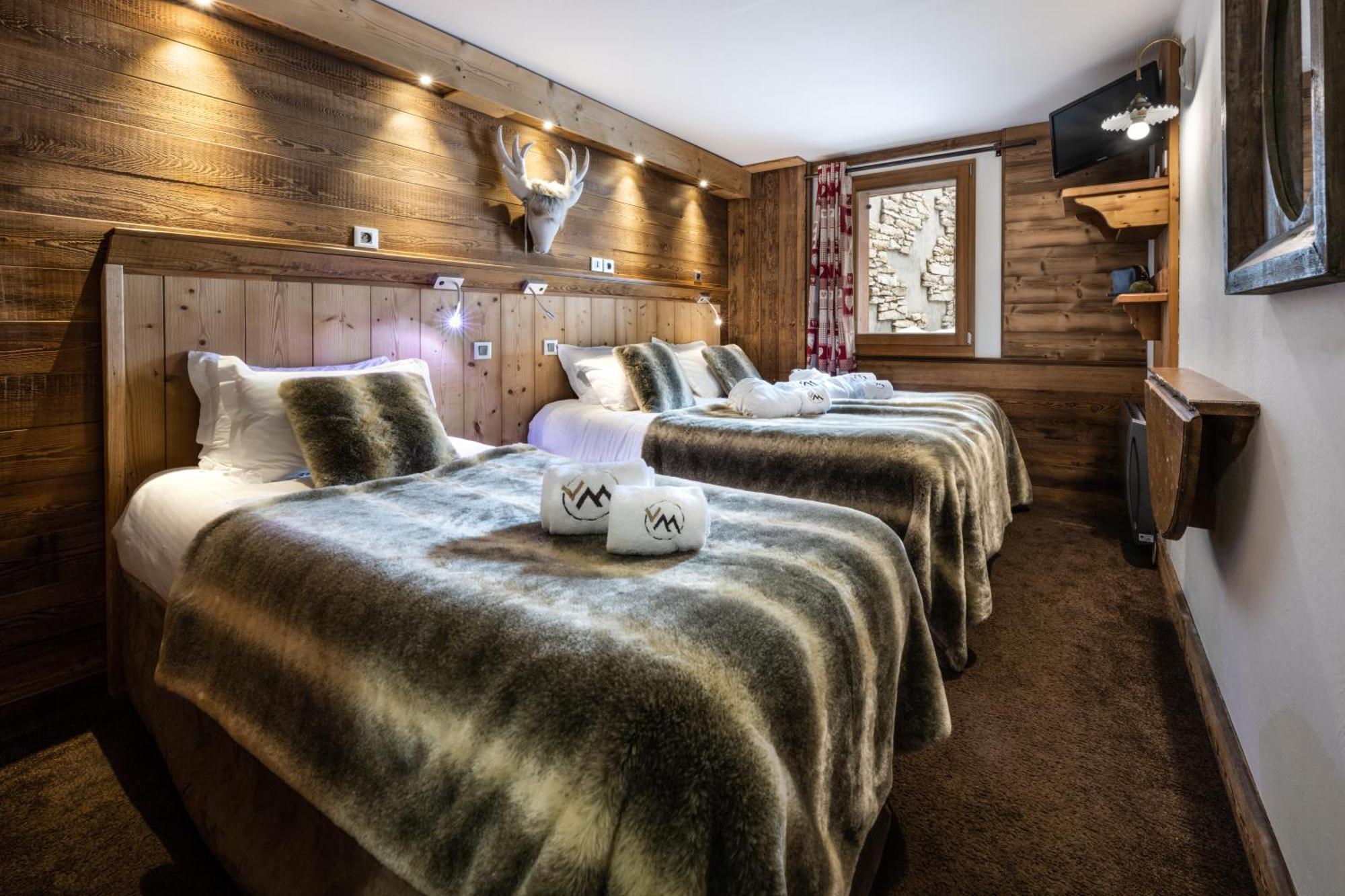 - Village Montana Hotel 3*